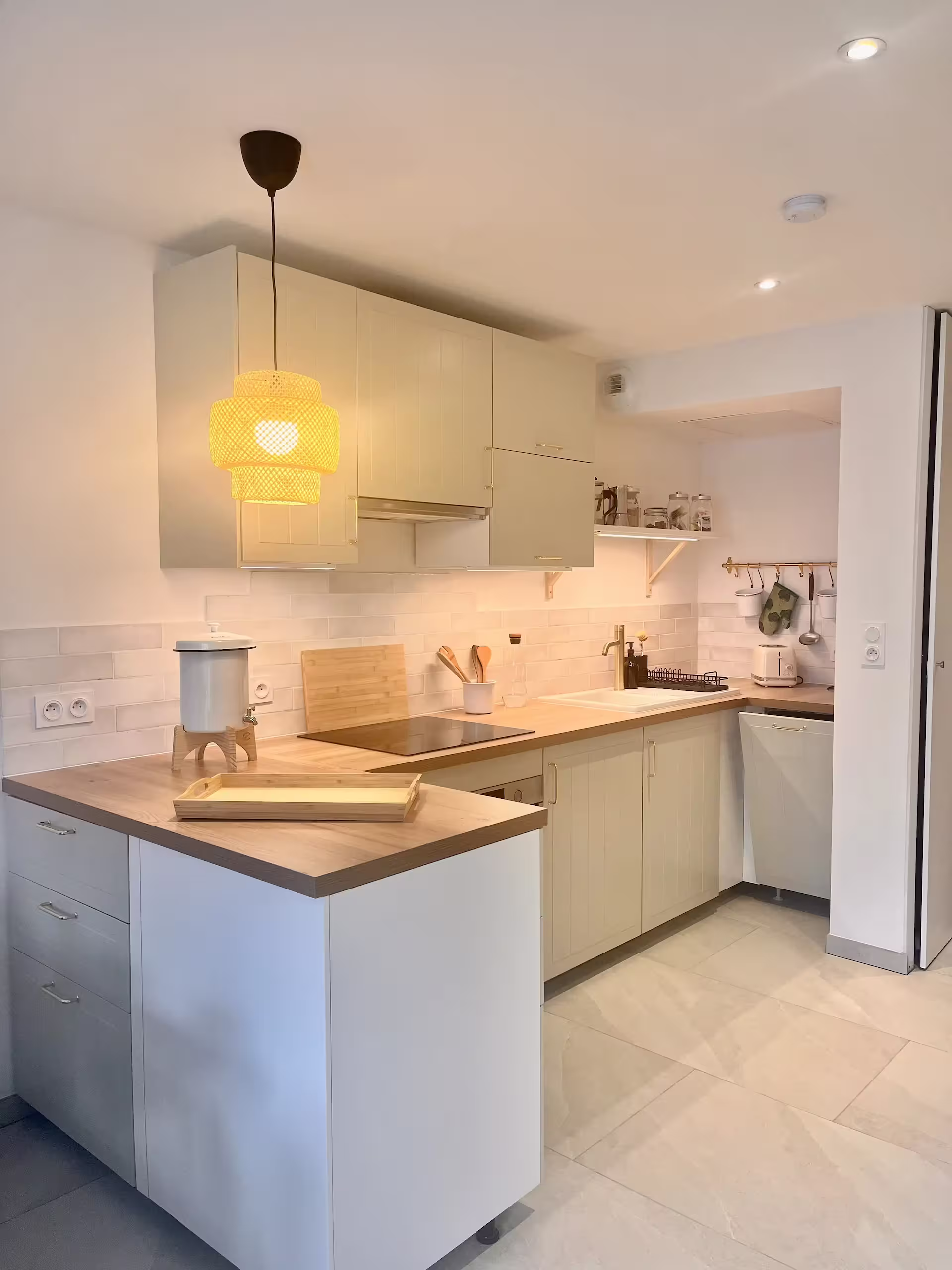 Cuisine du studio rénové à Aix les Bains